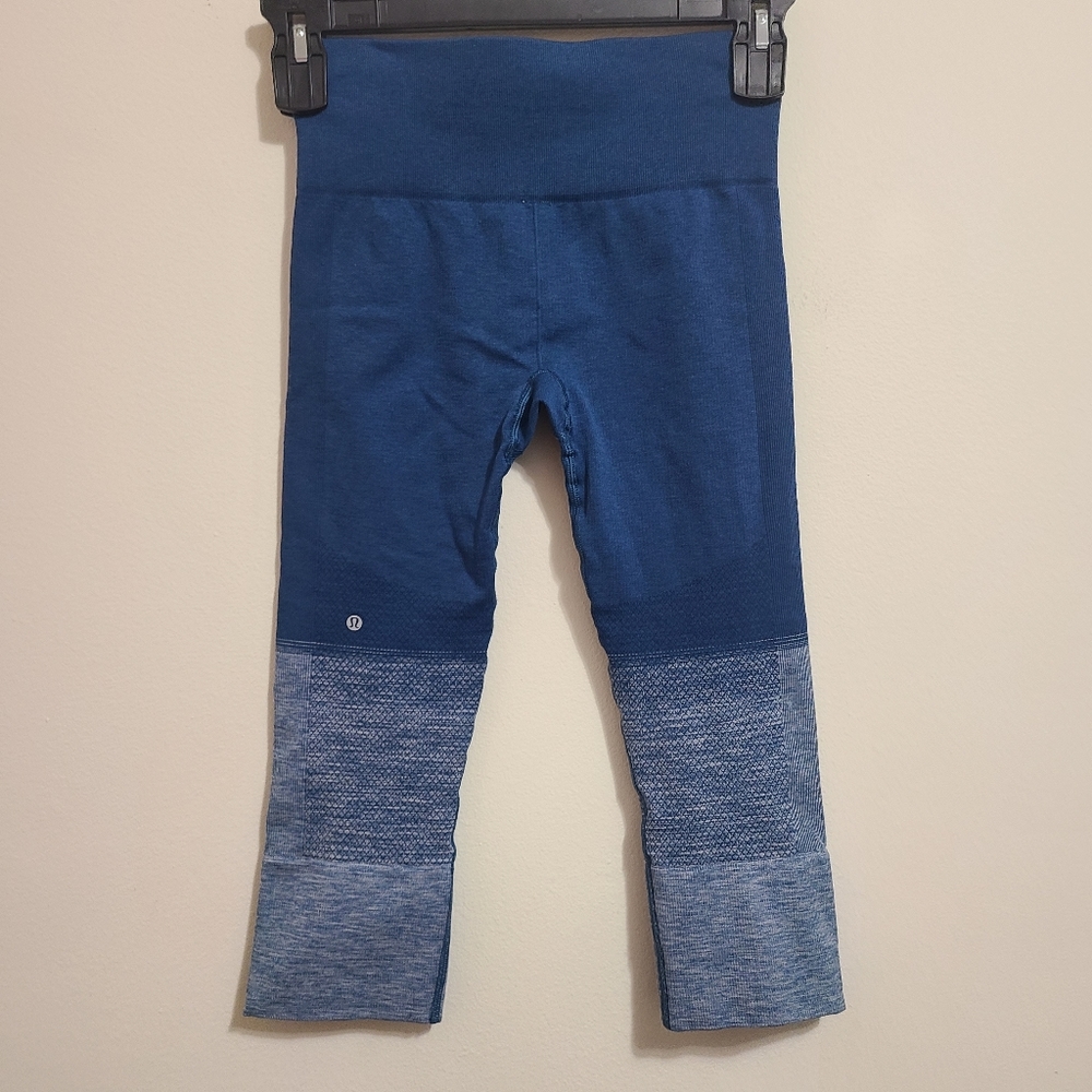🍋 Lululemon Seamlessly Street crop legging  SIZE 4
